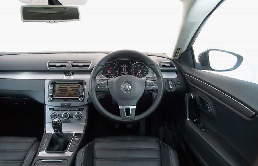  Volkswagen Passat CC GT 2013 года  (UK) (фото 2 из 7)